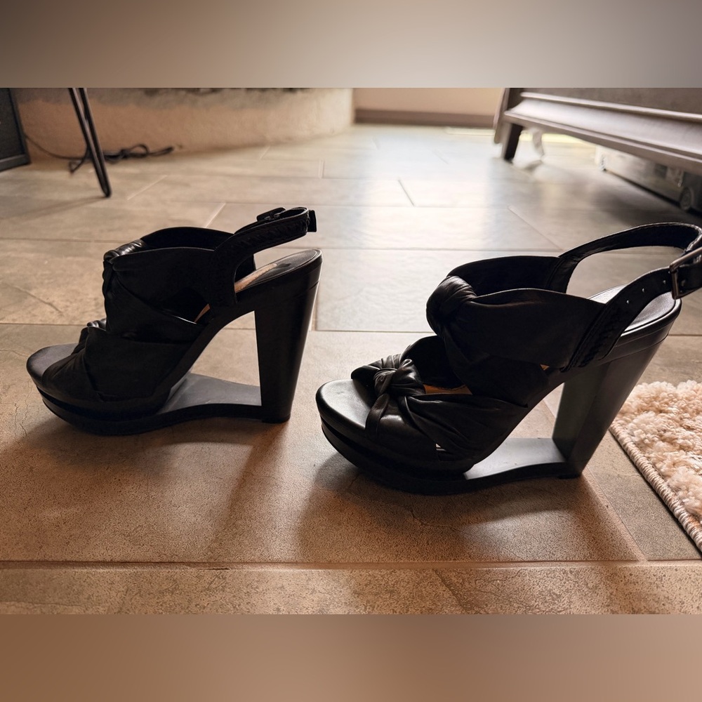 Sky high Gianni Bini platforms. Size 8.